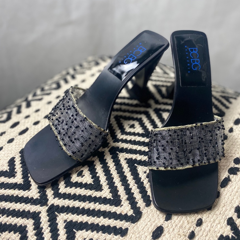 BCBG modern mesh slide. - Picture 4 of 10